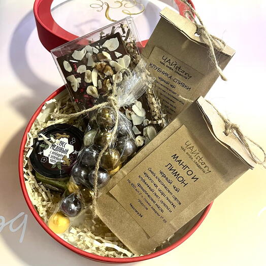 Подарочный набор «Алая симфония вкуса»