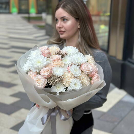Авторский букет с розами бомбастик