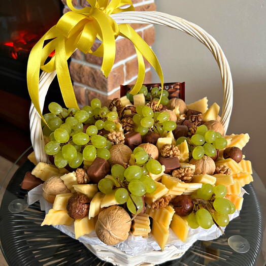 Подарочная корзина сырная для гурманов