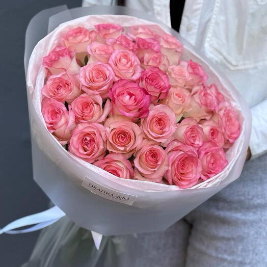 Букет из 31 нежной розовой розы Джумилия