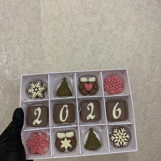 Шоколадные конфеты микс 12 шт со снежинками