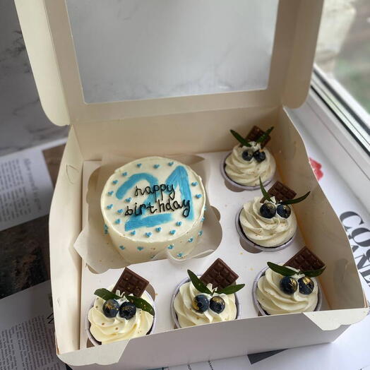 Набор: бенто торт + 5 капкейков для парня