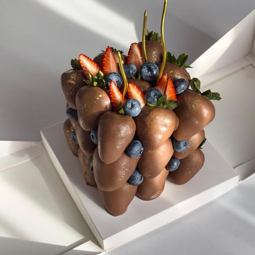 Торт из клубники в шоколаде