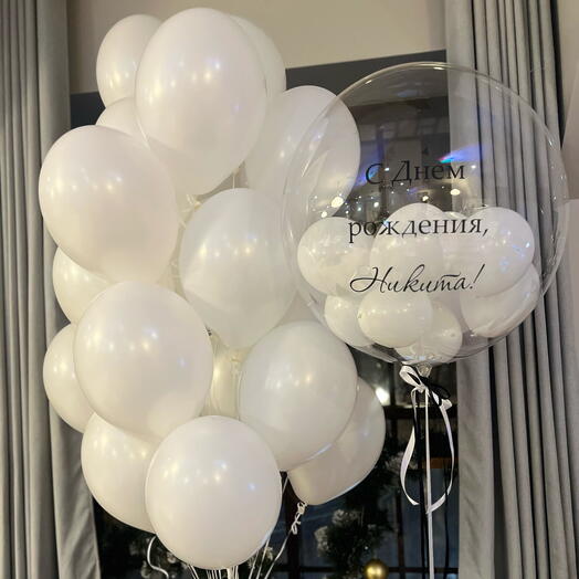 Белое облако шаров и стеклянный шар