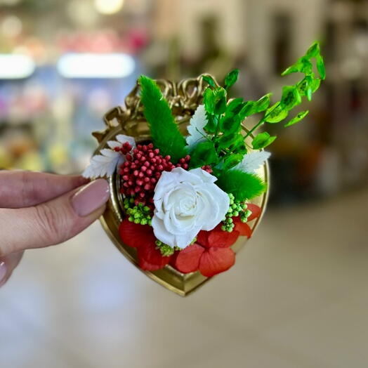 Сувенир сердце с белой розой