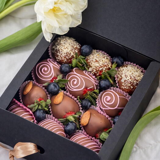 Клубника в шоколаде. 12 ягод