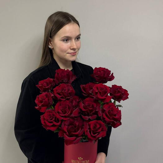 Композиция из 15 бордовых роз