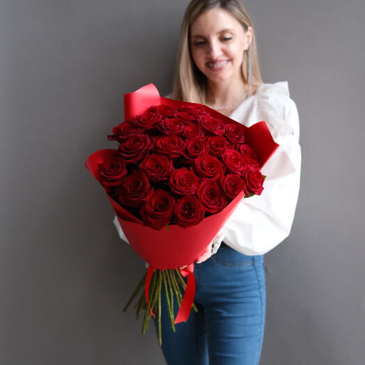 Монобукет из 25 красных роз Ред Наоми