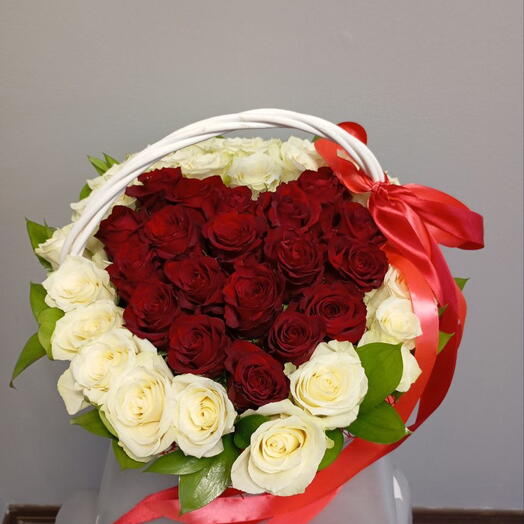Корзина с розами "Сердце"