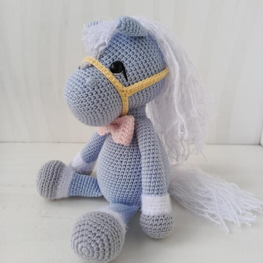 Вязаная игрушка лошадка, 25 см