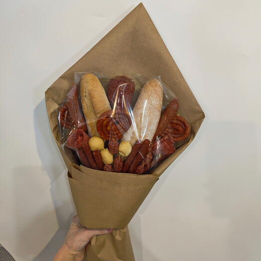 Колбасный букет с багетом и мини колбасками