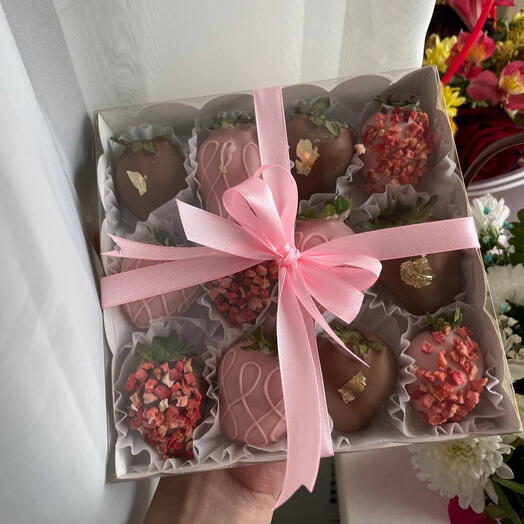 Клубника в шоколаде микс (12шт)