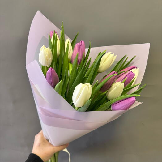 Букет из 15 микс тюльпанов