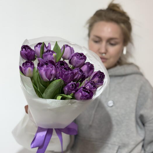 15 пионовидных тюльпанов