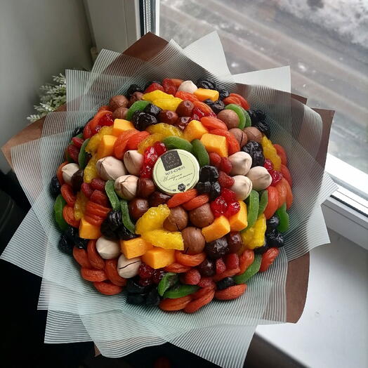 Букет из сухофруктов и орехов "Праздничный"