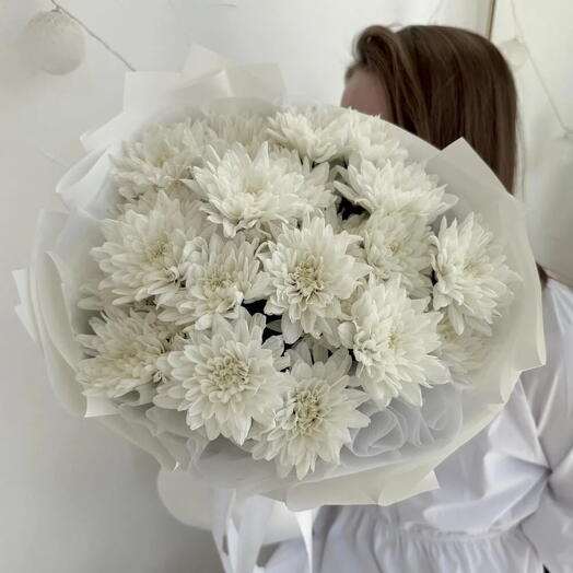 Букет белых хризантем в дизайнерской упаковке🌸Размер S