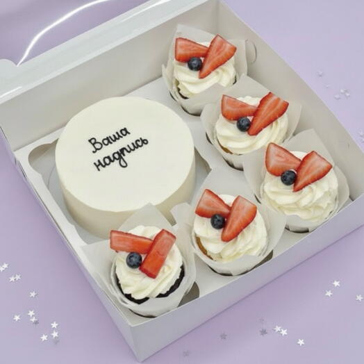 Pastel de Bento "Tu inscripción" y cupcakes con bayas