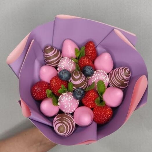 Мини букет из некрупной клубники