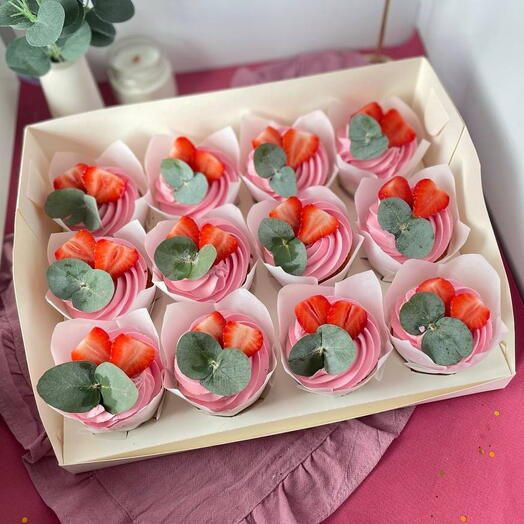 Капкейки с клубникой 12шт