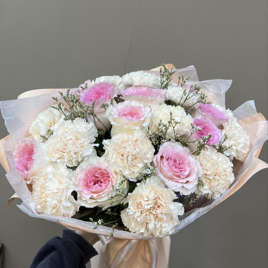 Розы и диантусы 🌸