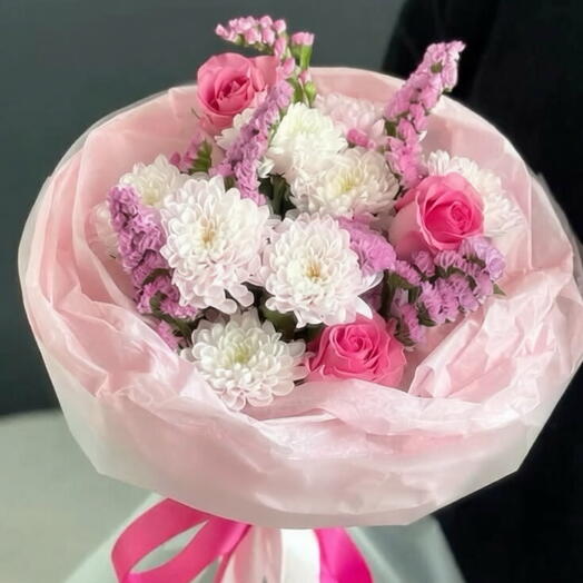 Воздушный зефир🌸букет с розами, хризантемой и статицей