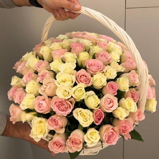Корзина из 101 розы микс