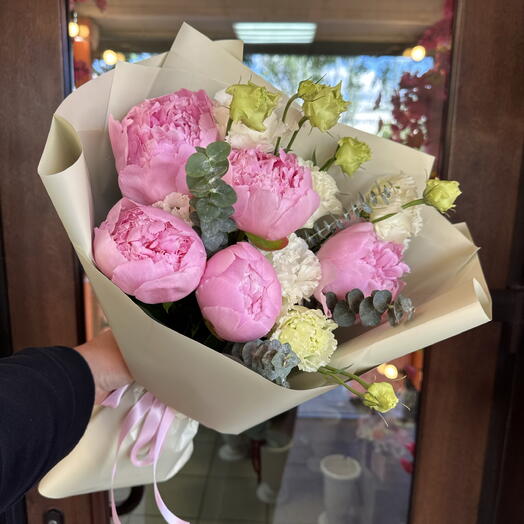 Букет с пионами и эустомой🌸
