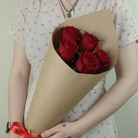 Bouquet of 5 red roses, in craft