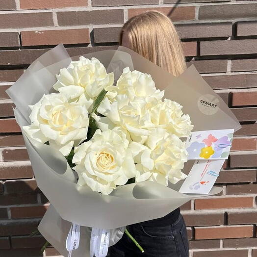 Букет из нежно-белых роз S