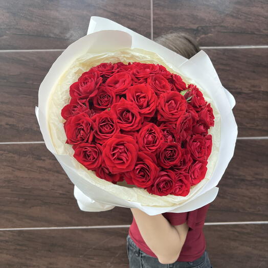 Букет из красной кустовой розы 🌹
