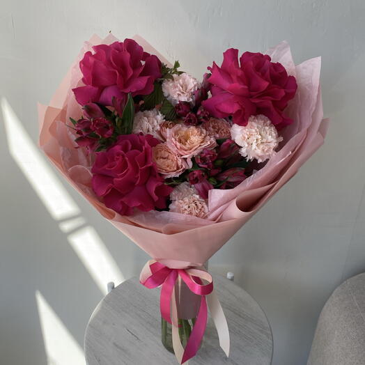 Букет «Малиновое счастье» 🌺 с французскими розами, альстромерией, диантусами и кустовой пионовидной розой