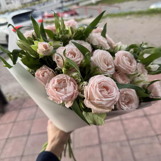 Букет сборный из кустовой розы и альстромерии