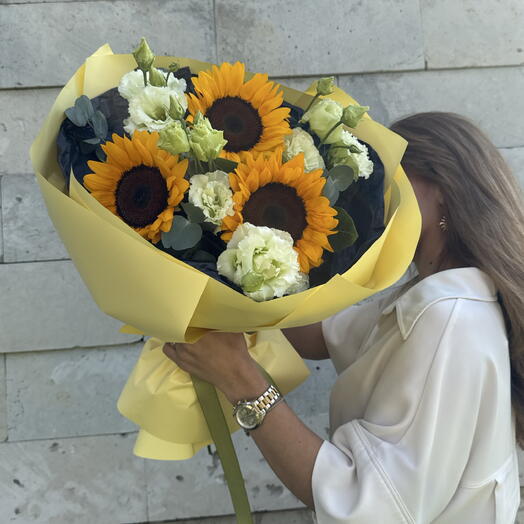 «Солнечное настроение: букет из подсолнухов 🌻эустомы🌺 эвкалипта»💐