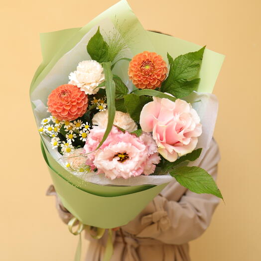 Букет на первое сентября Георгины и розы