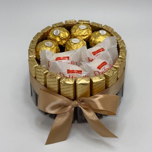 Подарочный набор Ferrero Rocher и Raffaello из 29 конфет