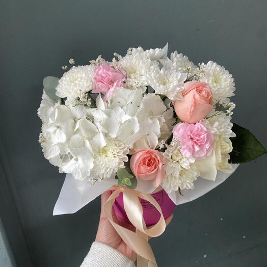 Композиция с гортензией в шляпной коробке 💐
