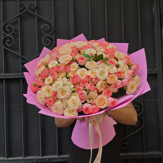 Нежный букет цветов 💐 Кустовая роза