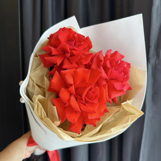 Букет из французских алых роз ♥️