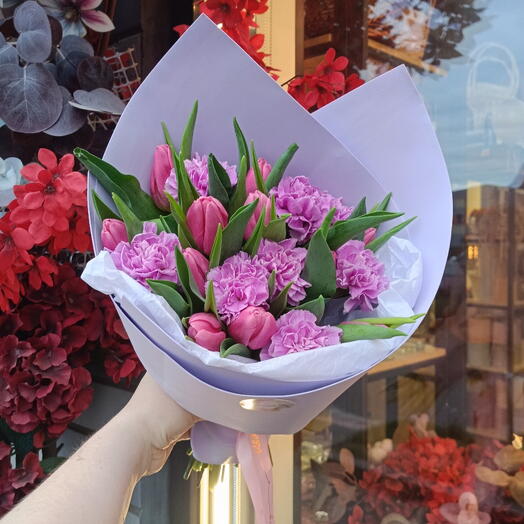 Букет с тюльпанами и сиреневыми диантусами 😍 Стойкий букет Диантусы Тюльпаны