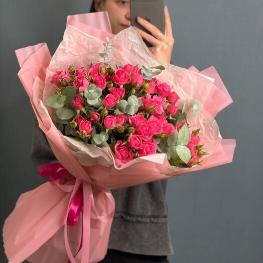 Монобукет из кустовых роз и эвкалипта💖