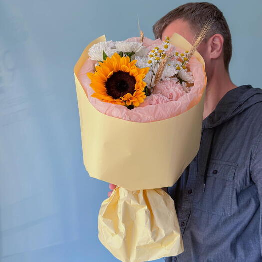 Букет из подсолнуха, гвоздик и хризантем «Солнечный этюд» 🌻 41495