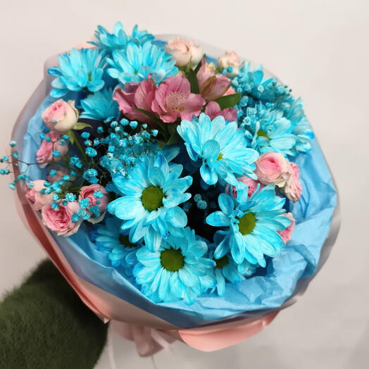 Букет из кустовых хризантем, кустовых роз и альстромерий