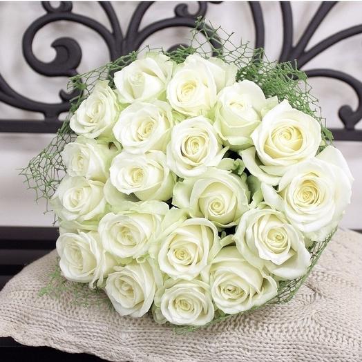 19 rosas blancas