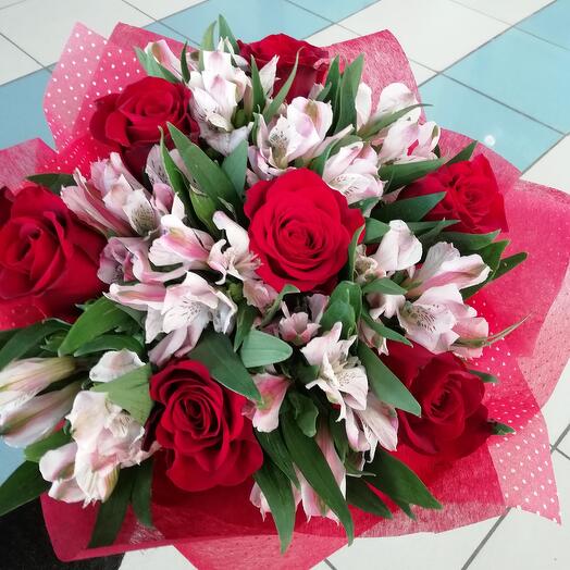 rosas con alstroemeria