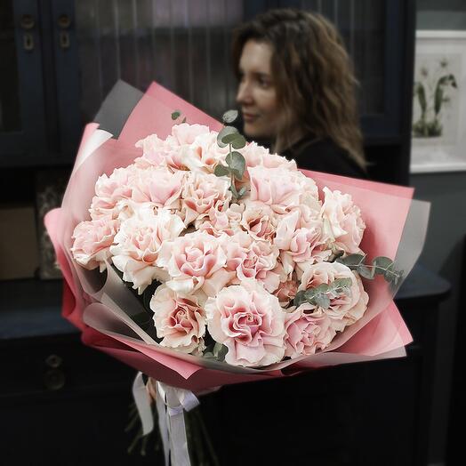 Gran ramo de 25 rosas francesas altas con eucalipto