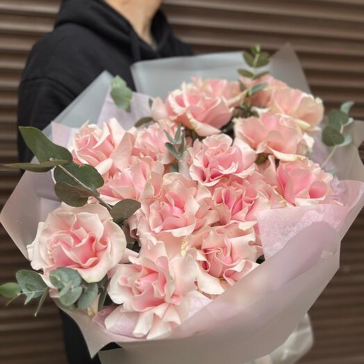 Bouquet of 15 French roses with eucalyptus (sat 021)
