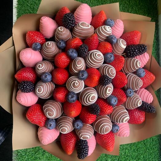 Bouquet of strawberries Star Rose