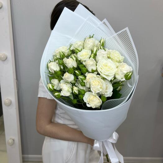 Букет из Белых Кустовых Роз