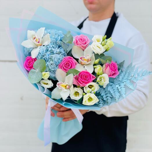 Prefabricated bouquet with blue hydrangea