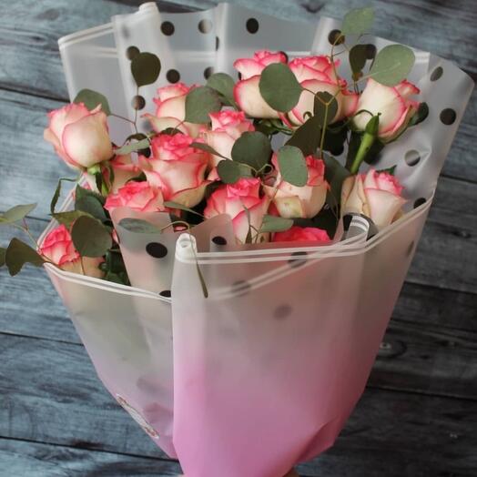 Pink  roses bouquet